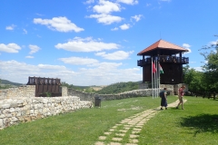 Solymári vár Öreg torony kapuval