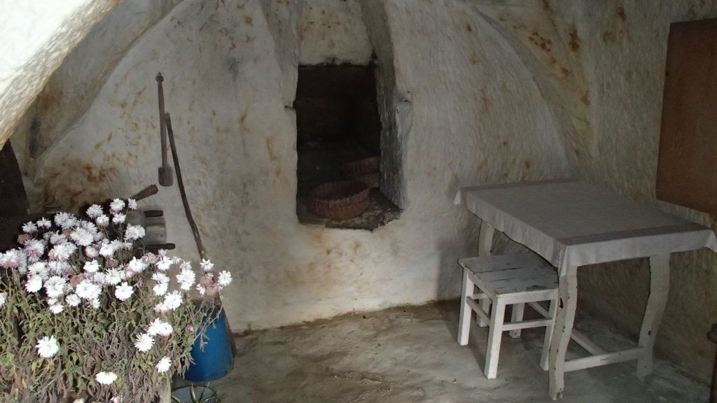 Szomolyai barlanglakás konyha
