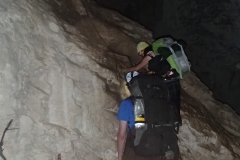 Aragyásza barlang láncos felmászás