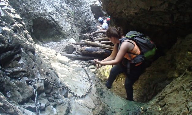 Brutál izgalmas gyalogtúra egy barlangon át a Szamos bazárban